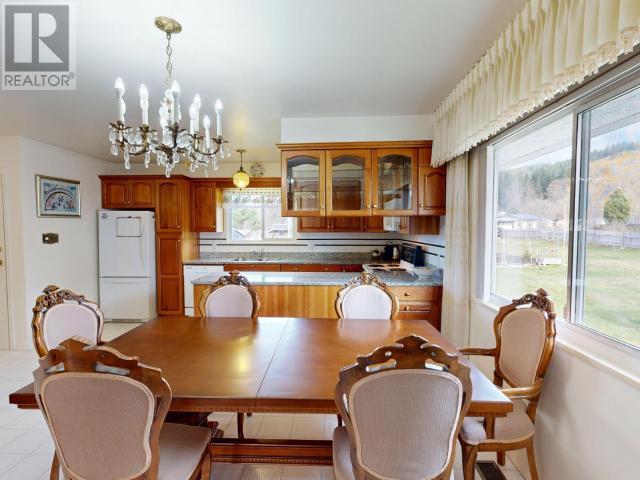 












6015 LOIS STREET

,
Powell River,




British Columbia
