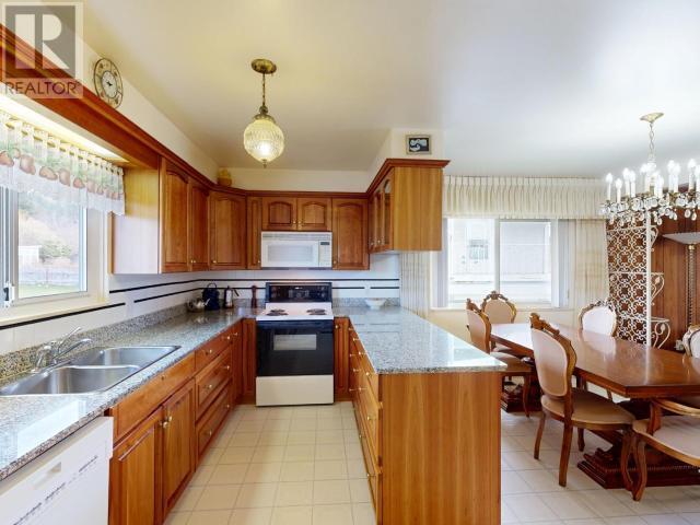 












6015 LOIS STREET

,
Powell River,




British Columbia
