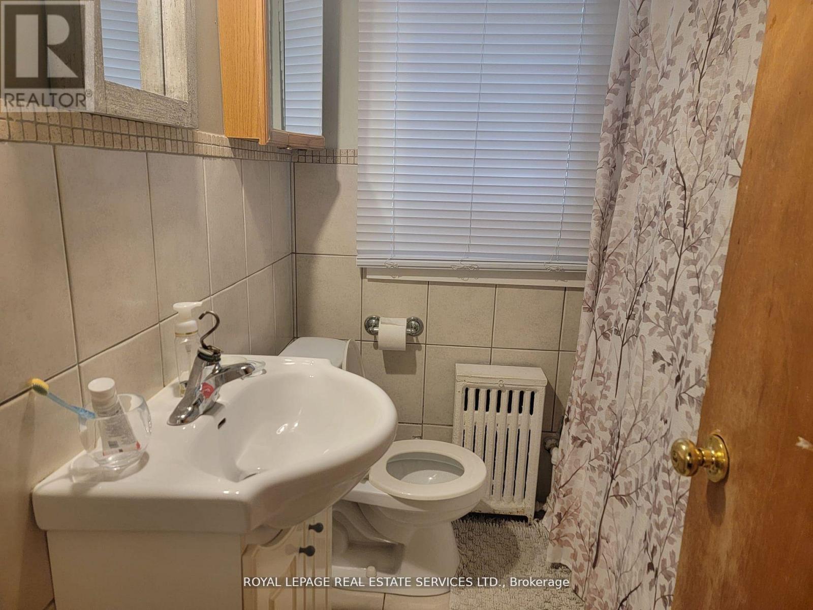 












135 LAKE SHORE DRIVE

,
Toronto,




Ontario
M8V2A1

