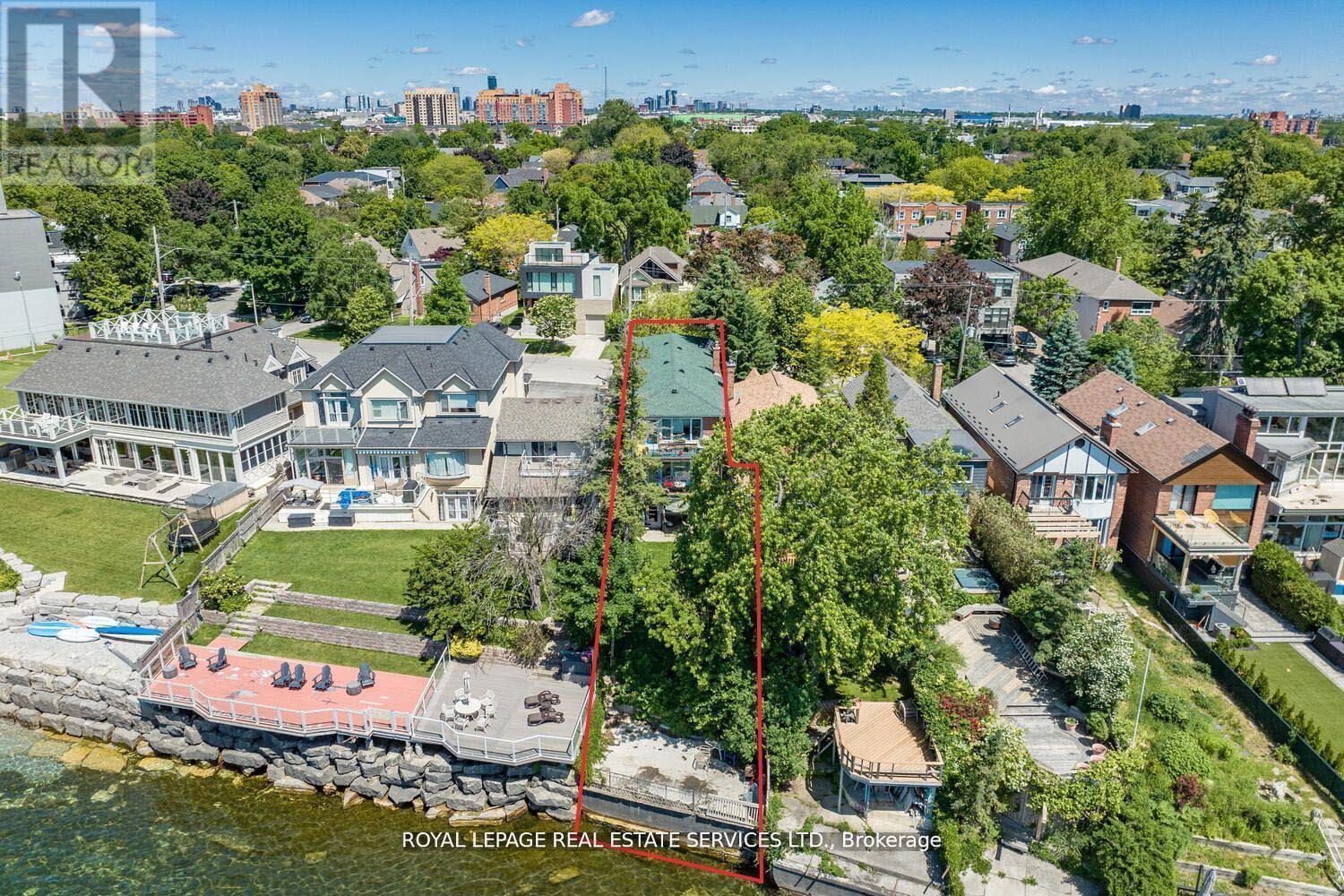 












135 LAKE SHORE DRIVE

,
Toronto,




Ontario
M8V2A1

