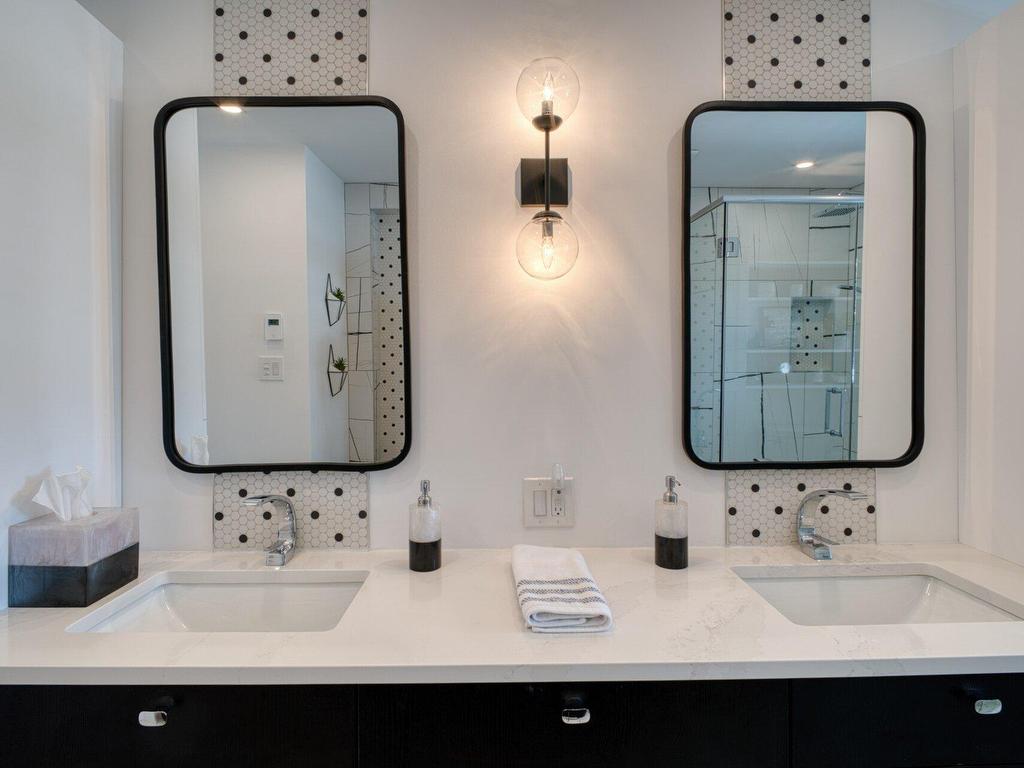 









1085


Rue Pascal

,
Jacques-Cartier (Sherbrooke),




QC
J1J4B8

