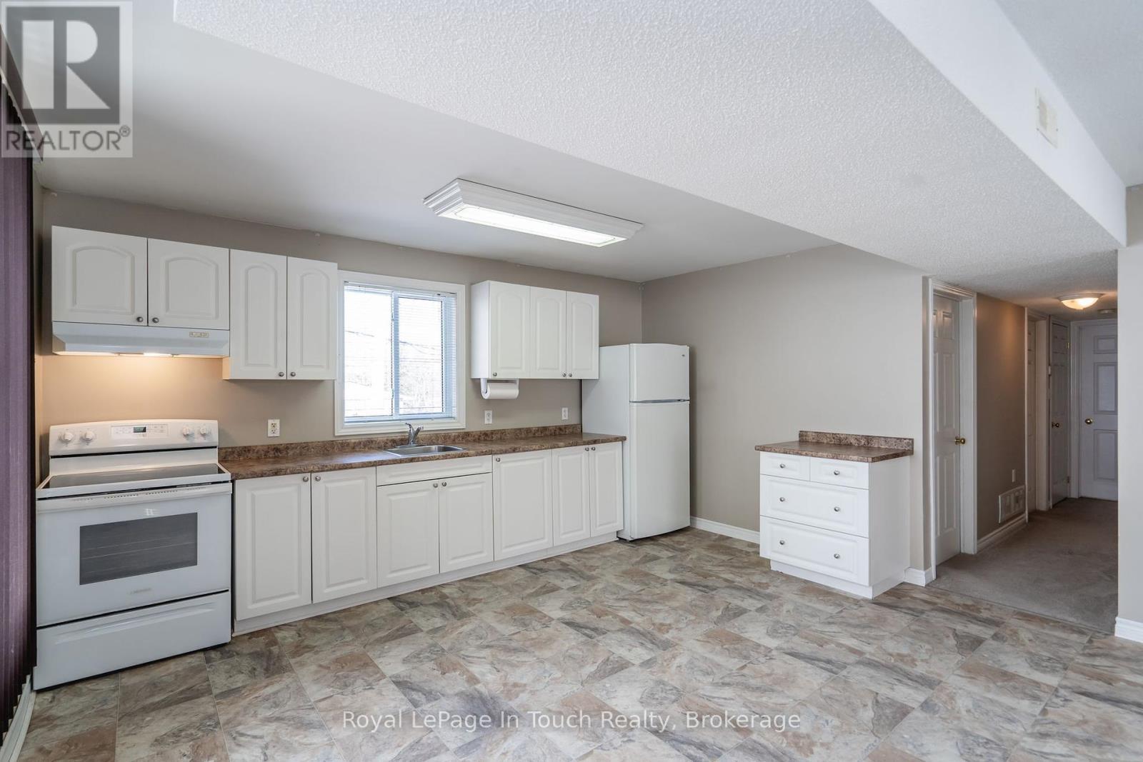 












679 MONTREAL STREET

,
Midland,




Ontario
L4R1G5

