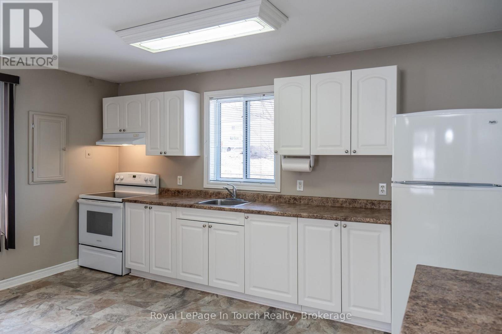












679 MONTREAL STREET

,
Midland,




Ontario
L4R1G5

