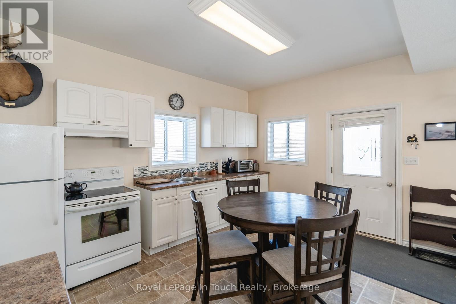 












679 MONTREAL STREET

,
Midland,




Ontario
L4R1G5

