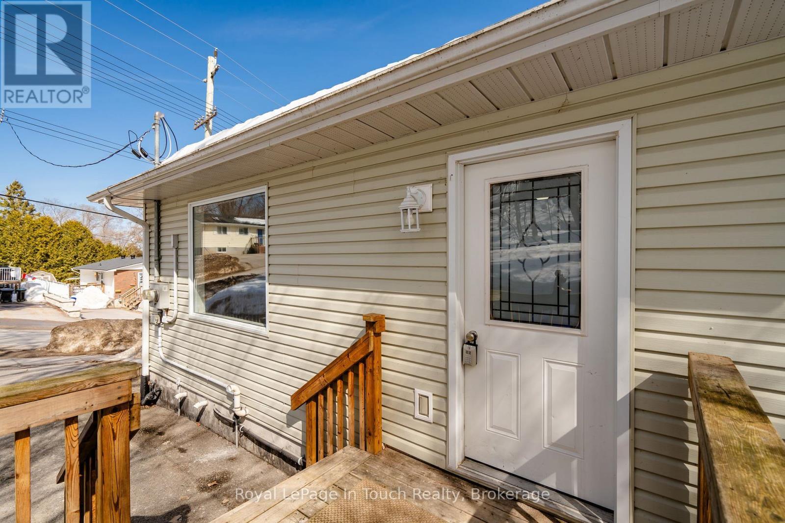 












679 MONTREAL STREET

,
Midland,




Ontario
L4R1G5

