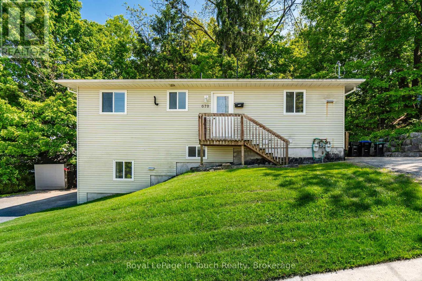 












679 MONTREAL STREET

,
Midland,




Ontario
L4R1G5

