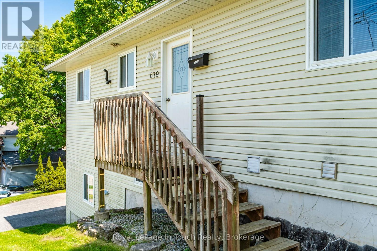 












679 MONTREAL STREET

,
Midland,




Ontario
L4R1G5

