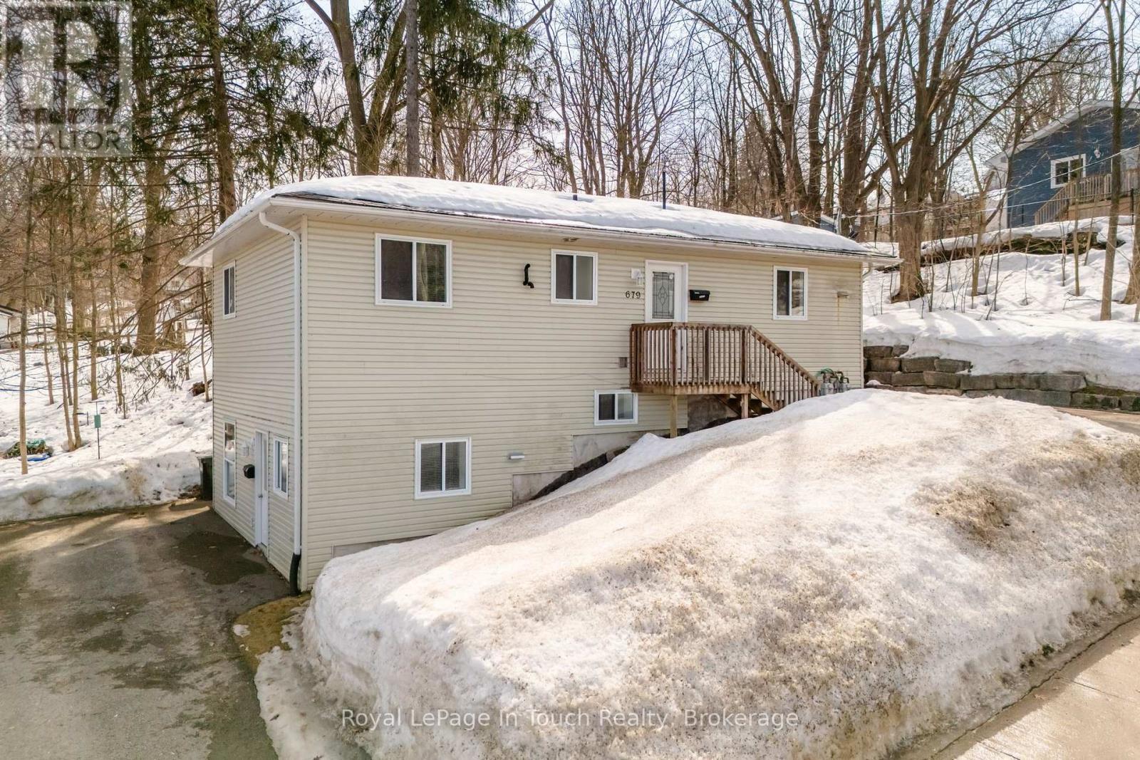 












679 MONTREAL STREET

,
Midland,




Ontario
L4R1G5

