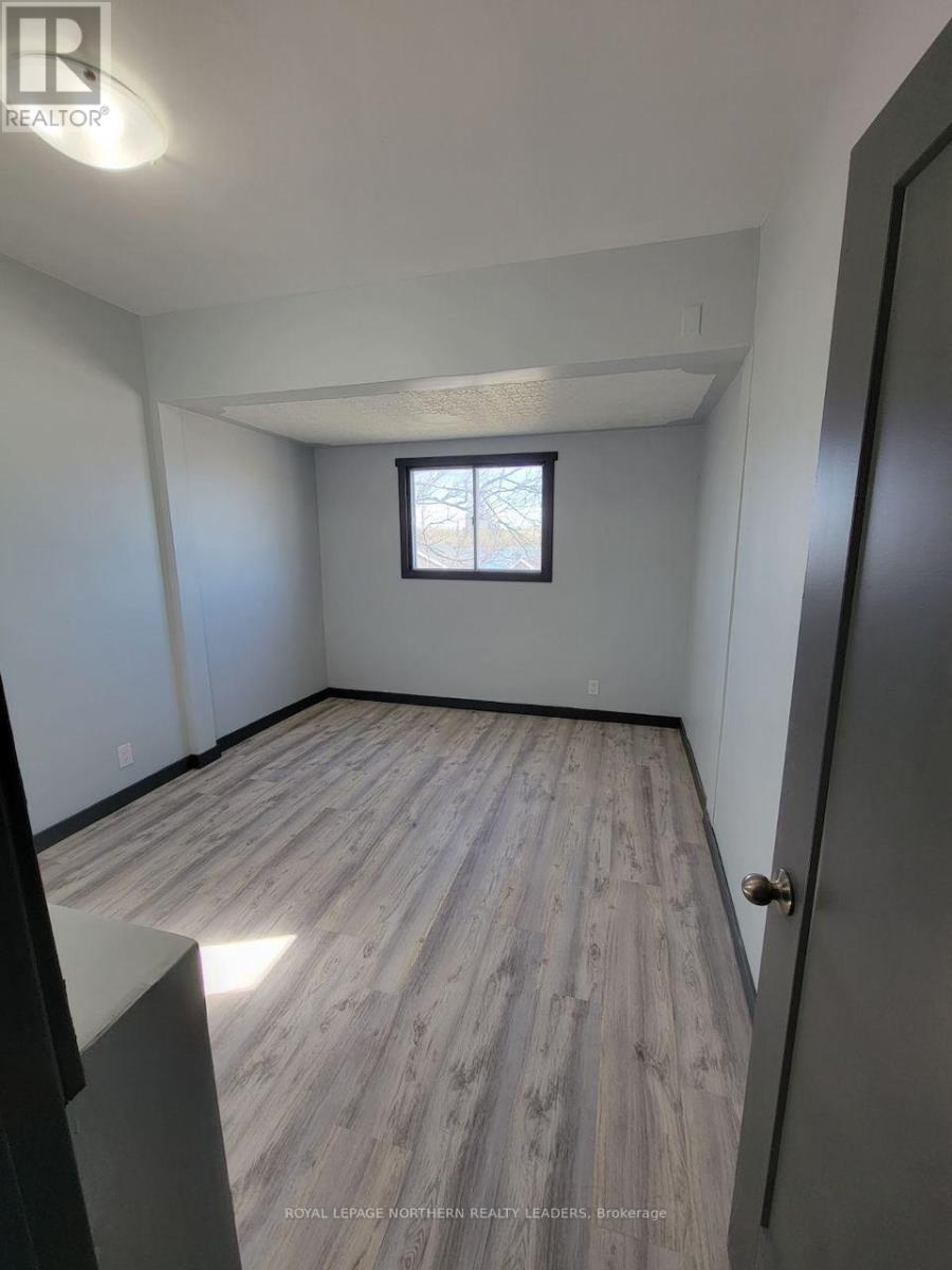 












107 FATHER COSTELLO DRIVE

,
Timmins (SCH - Main Area),




Ontario
P0N1G0


