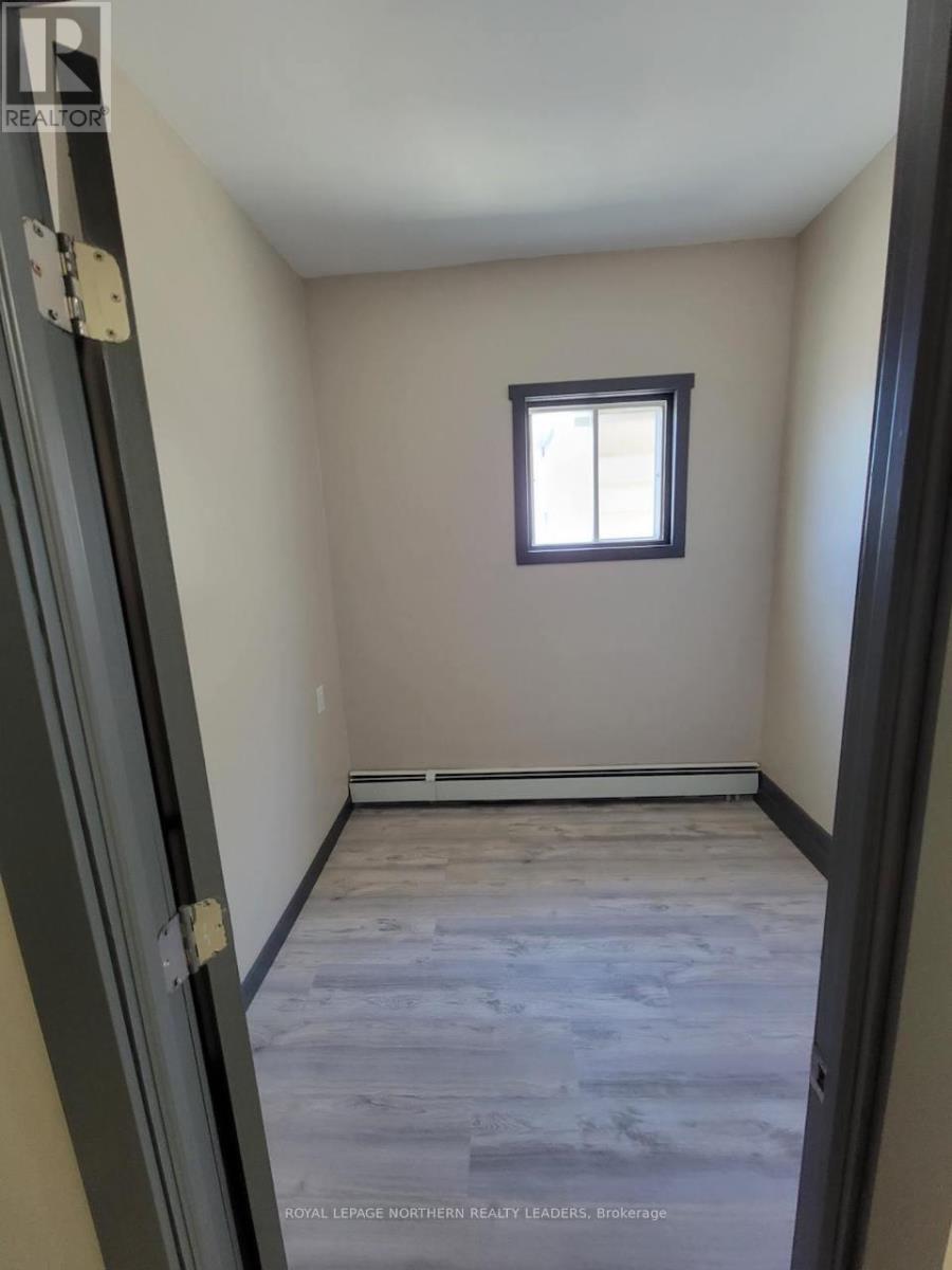 












107 FATHER COSTELLO DRIVE

,
Timmins (SCH - Main Area),




Ontario
P0N1G0

