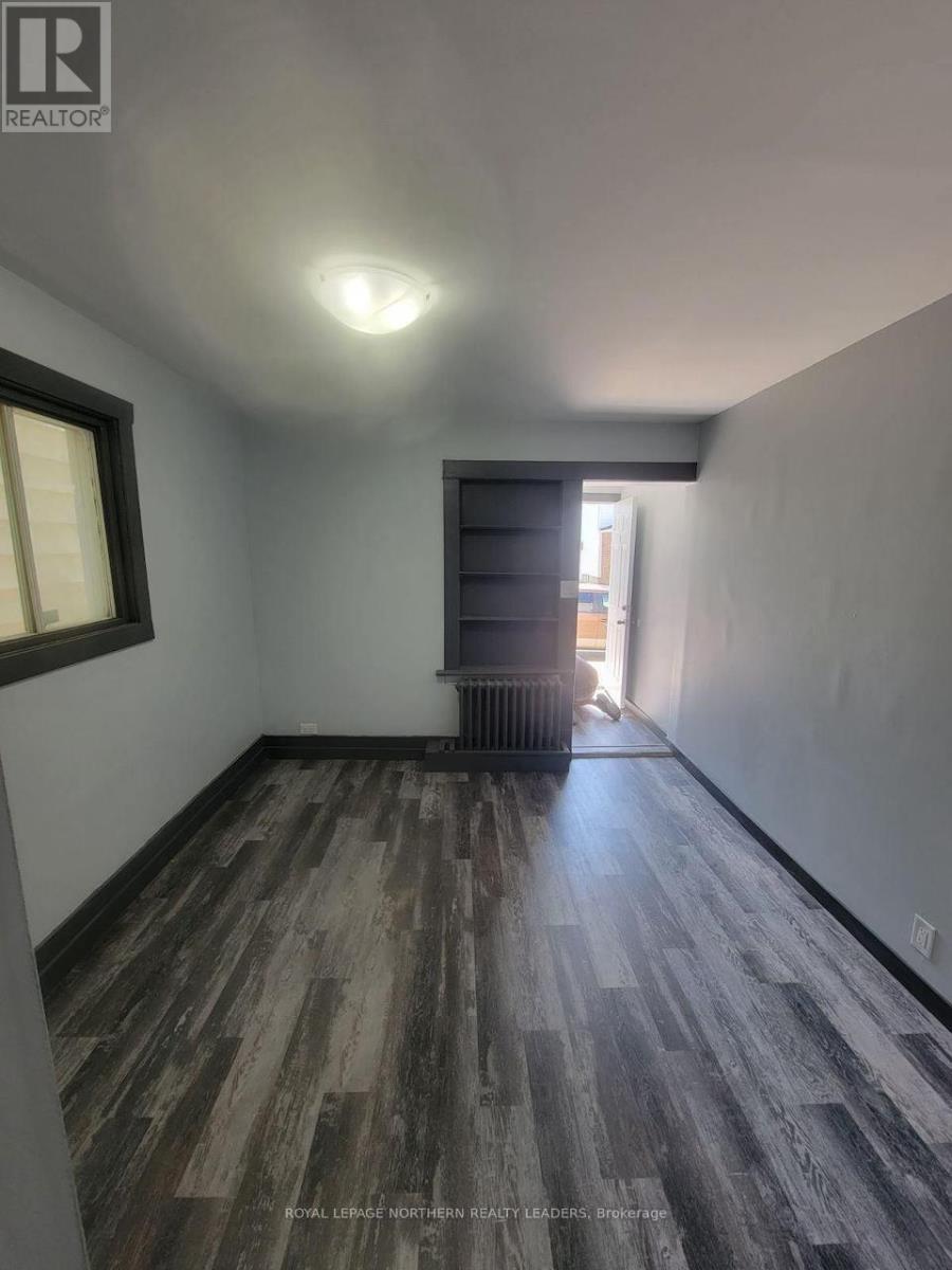 












107 FATHER COSTELLO DRIVE

,
Timmins (SCH - Main Area),




Ontario
P0N1G0

