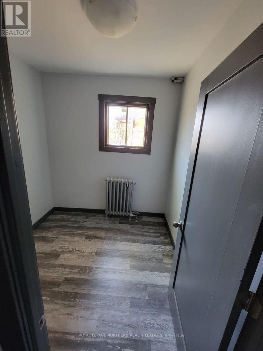 












107 FATHER COSTELLO DRIVE

,
Timmins (SCH - Main Area),




Ontario
P0N1G0

