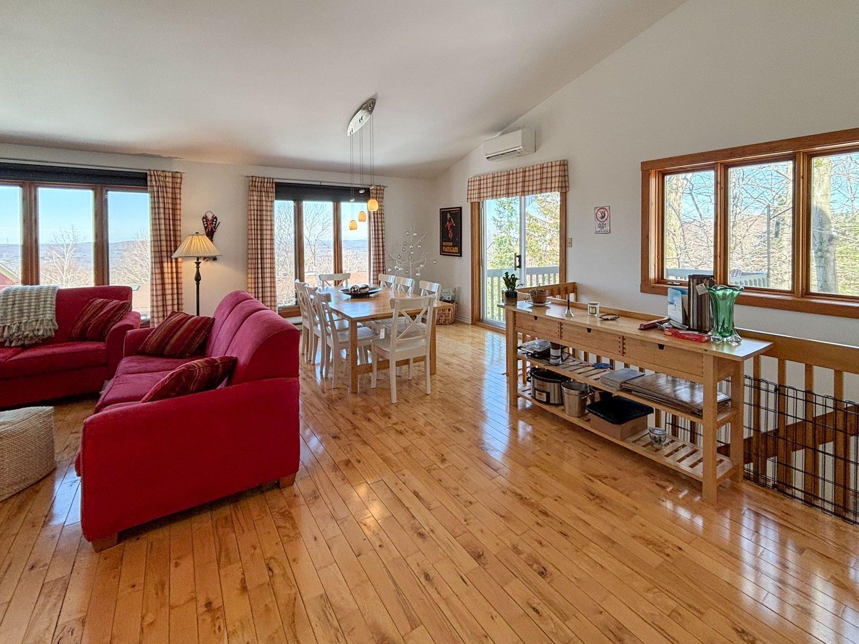 









144

 - 146


Place de l'Edelweiss

,
Sutton,




QC
J0E2K0

