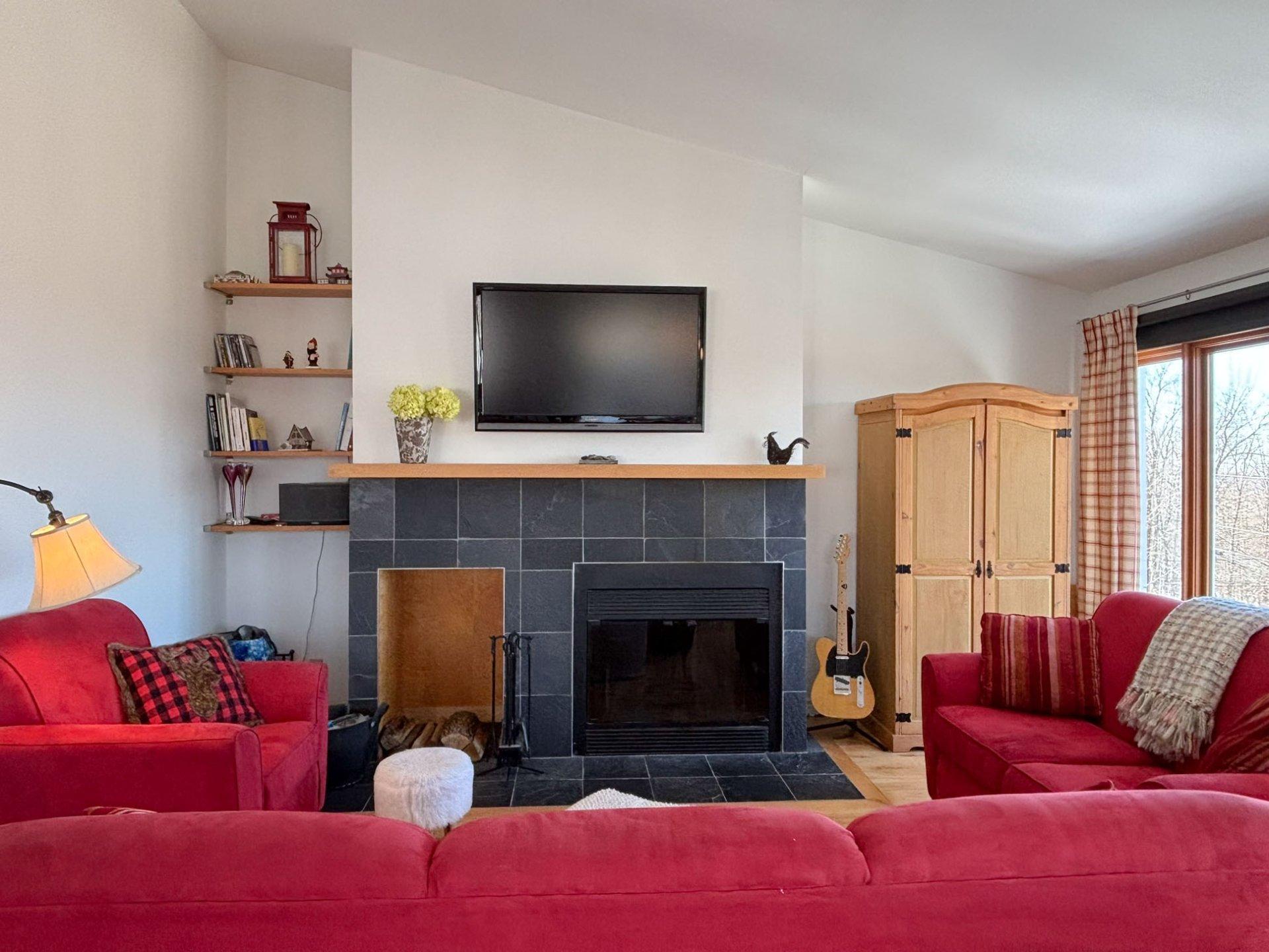 









144

 - 146


Place de l'Edelweiss

,
Sutton,




QC
J0E2K0

