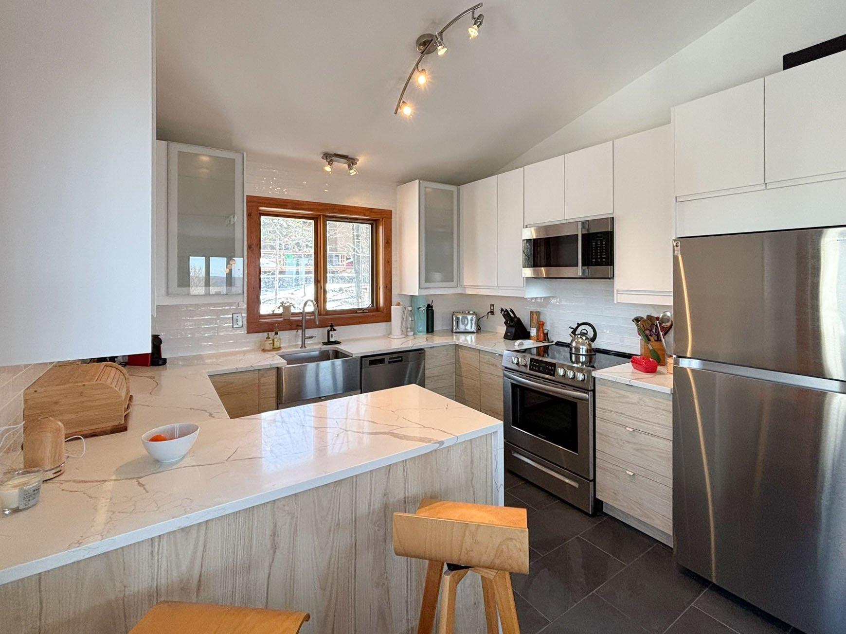 









144

 - 146


Place de l'Edelweiss

,
Sutton,




QC
J0E2K0

