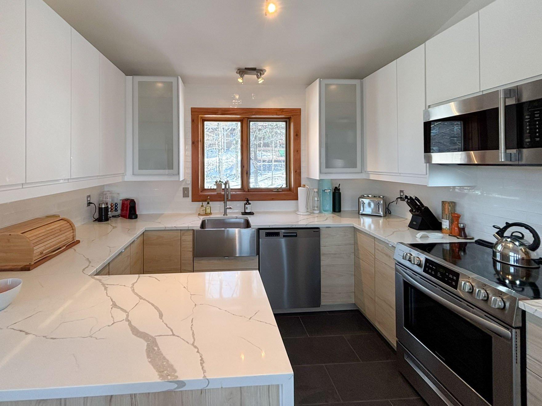 









144

 - 146


Place de l'Edelweiss

,
Sutton,




QC
J0E2K0

