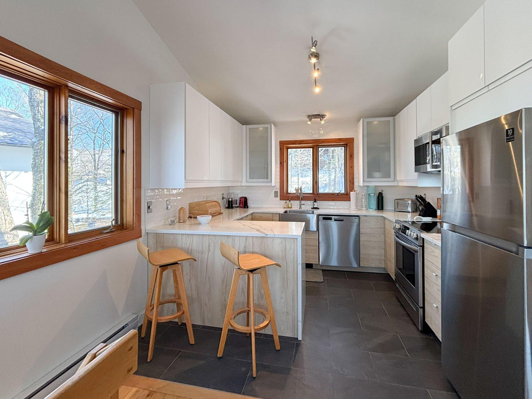 









144

 - 146


Place de l'Edelweiss

,
Sutton,




QC
J0E2K0

