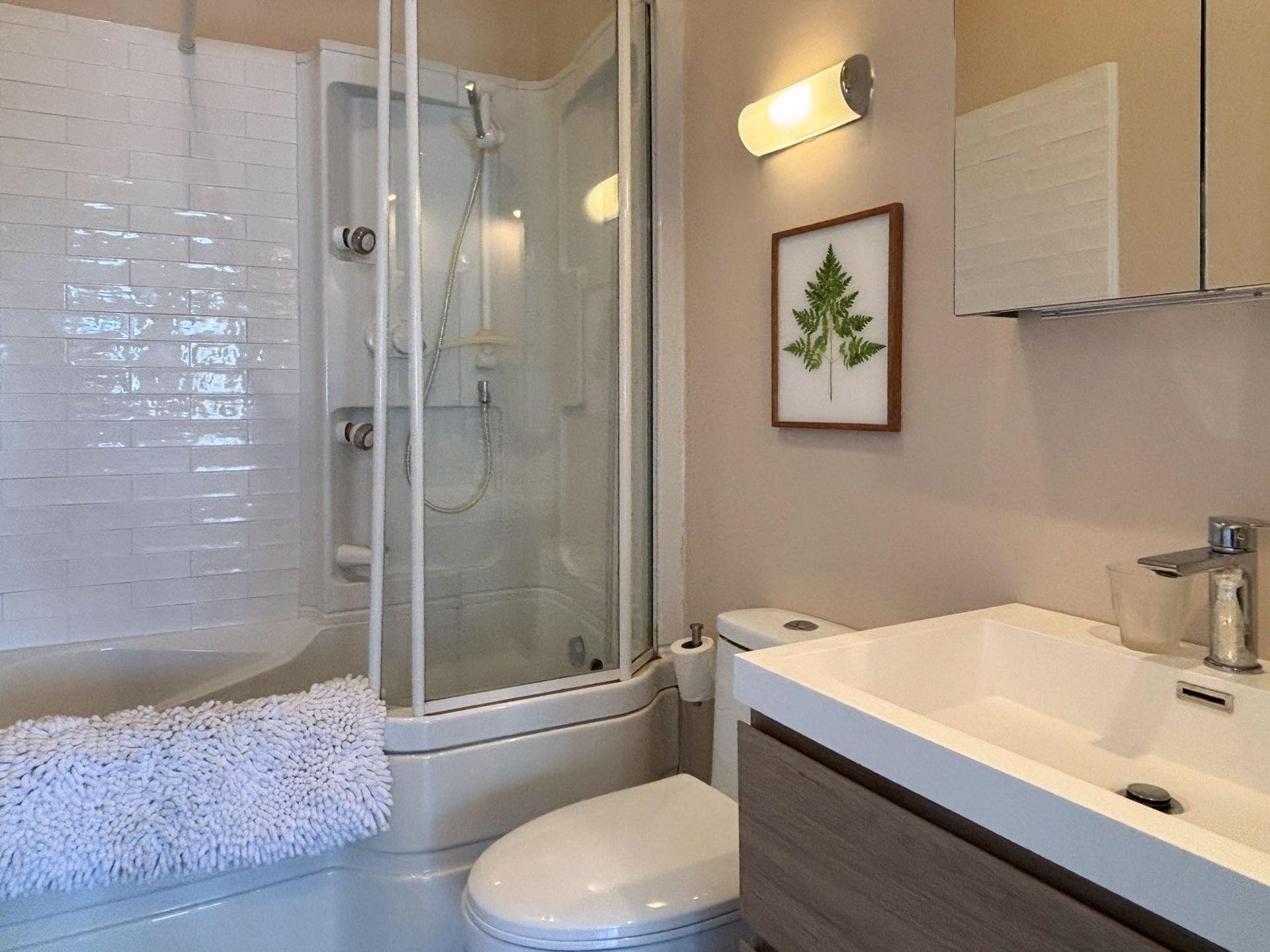 









144

 - 146


Place de l'Edelweiss

,
Sutton,




QC
J0E2K0


