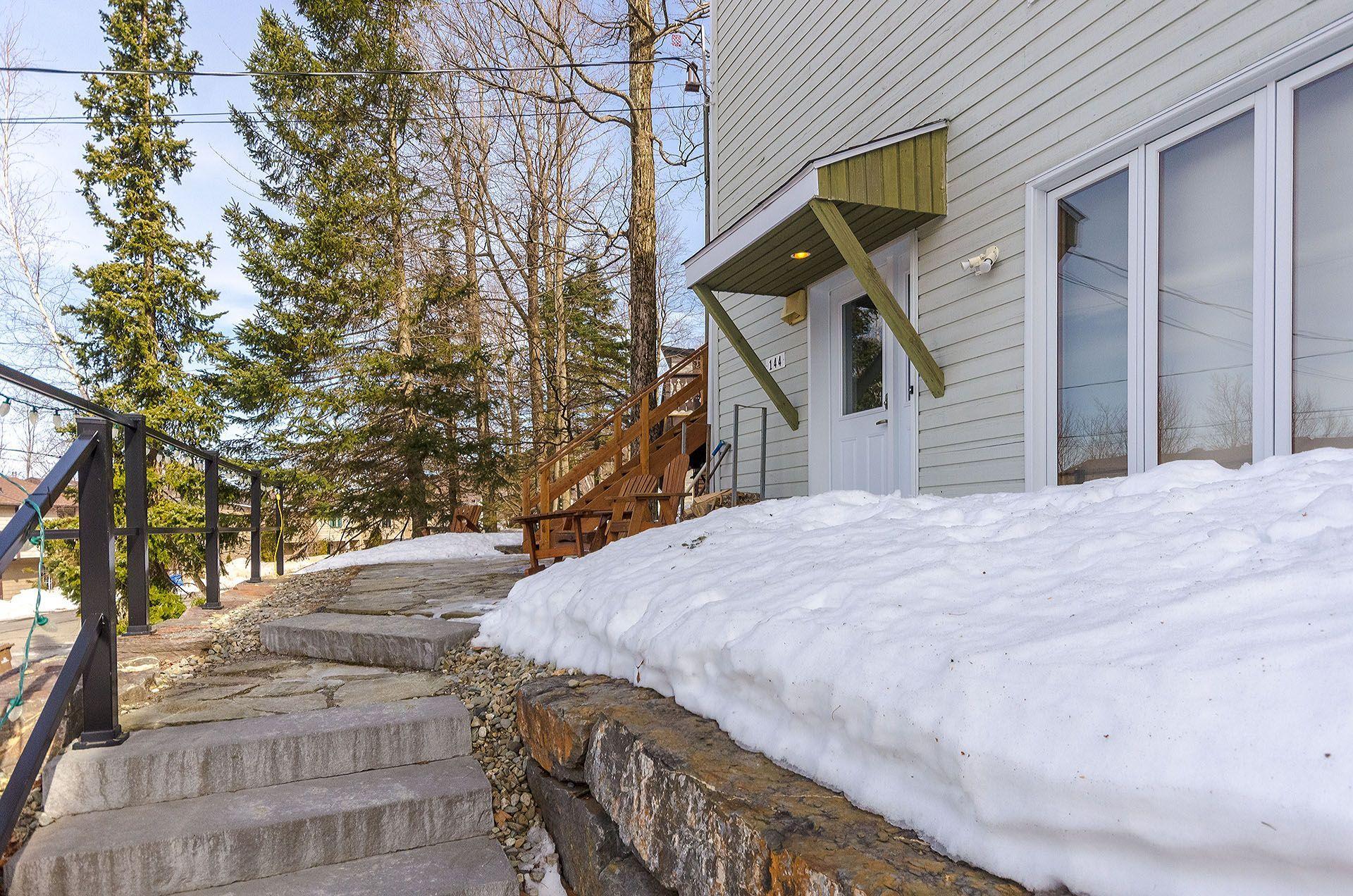 









144

 - 146


Place de l'Edelweiss

,
Sutton,




QC
J0E2K0


