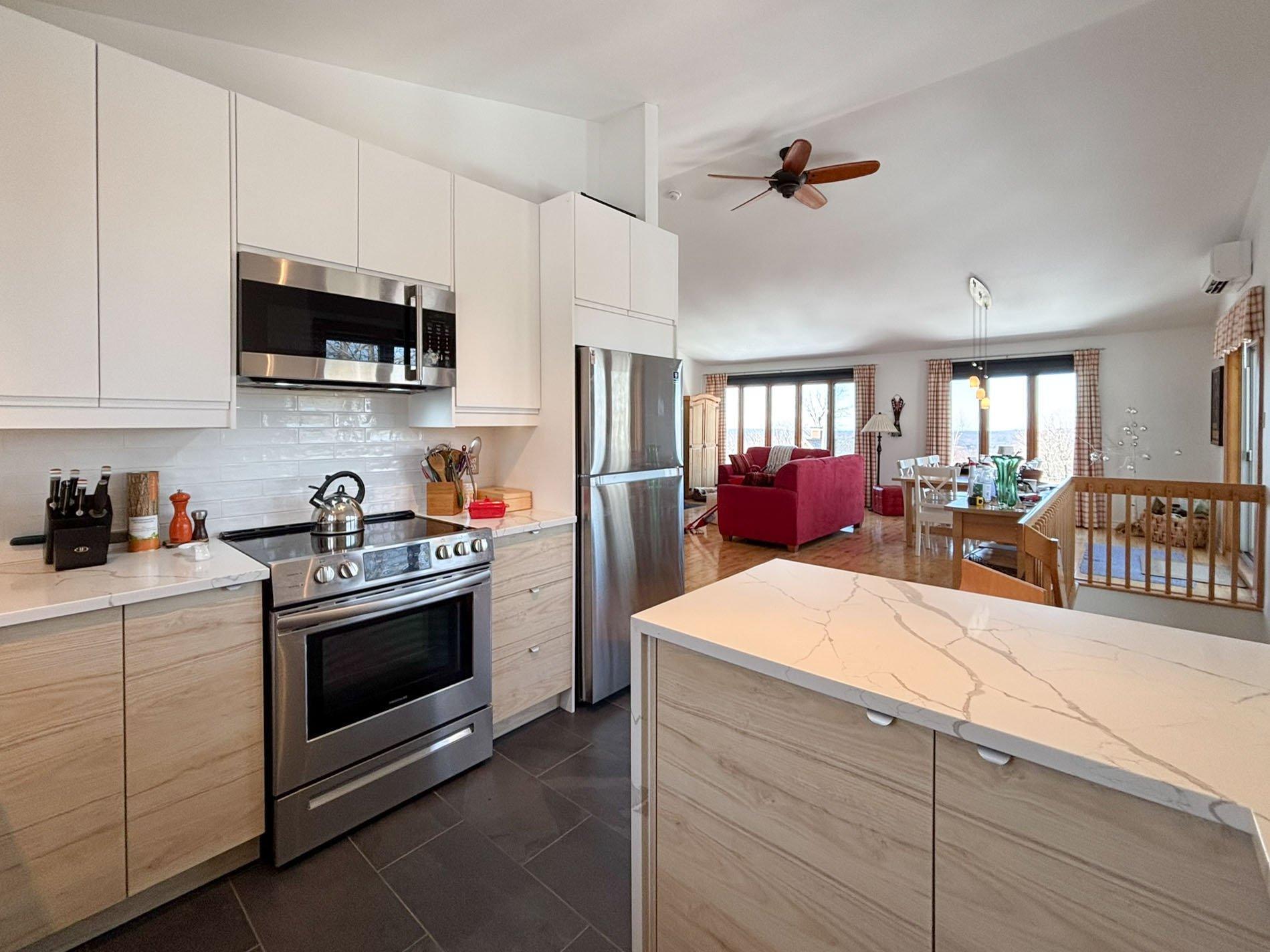 









144

 - 146


Place de l'Edelweiss

,
Sutton,




QC
J0E2K0

