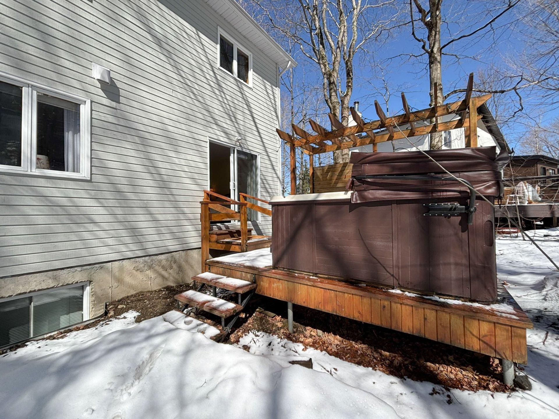









144

 - 146


Place de l'Edelweiss

,
Sutton,




QC
J0E2K0

