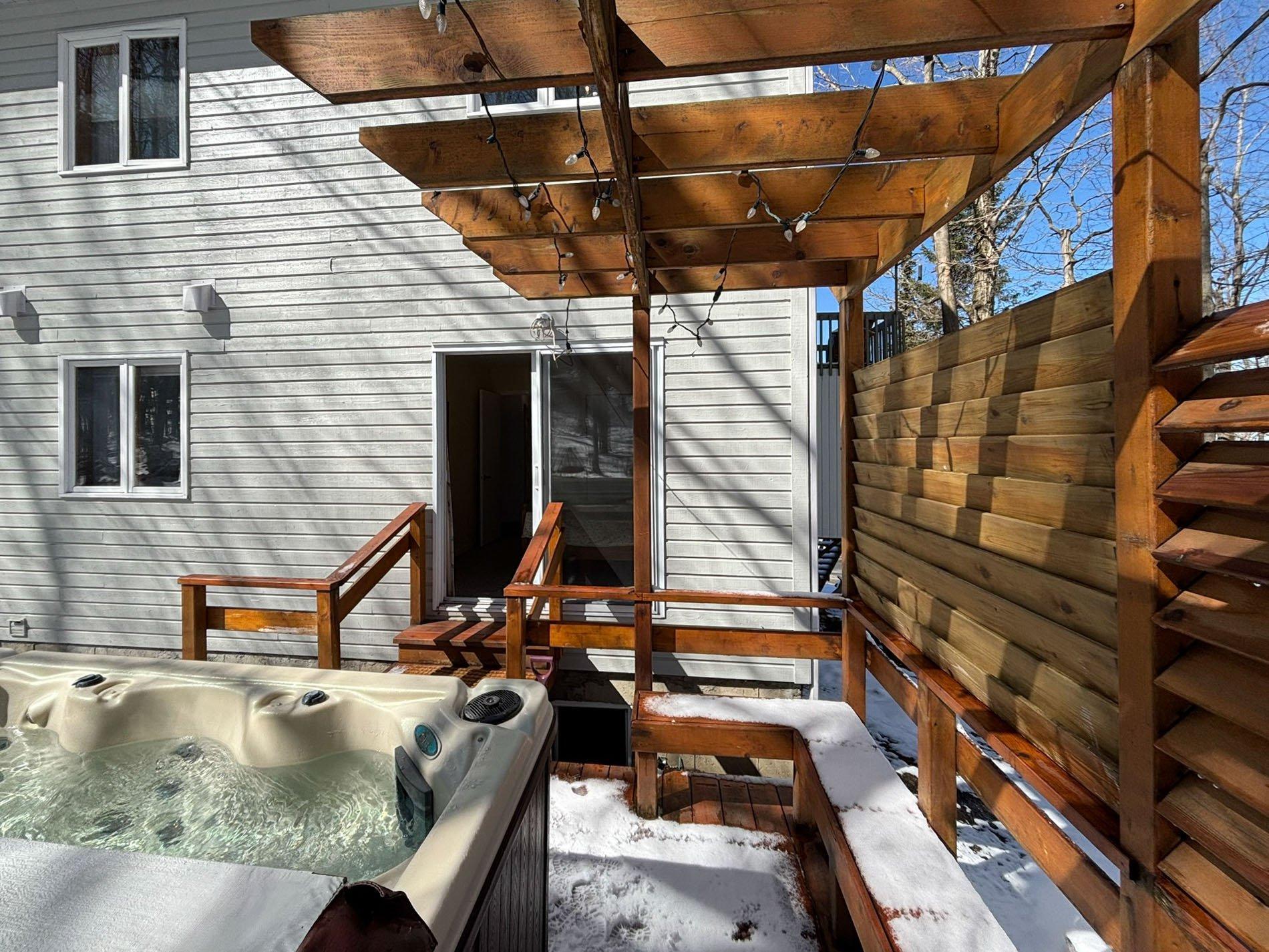 









144

 - 146


Place de l'Edelweiss

,
Sutton,




QC
J0E2K0

