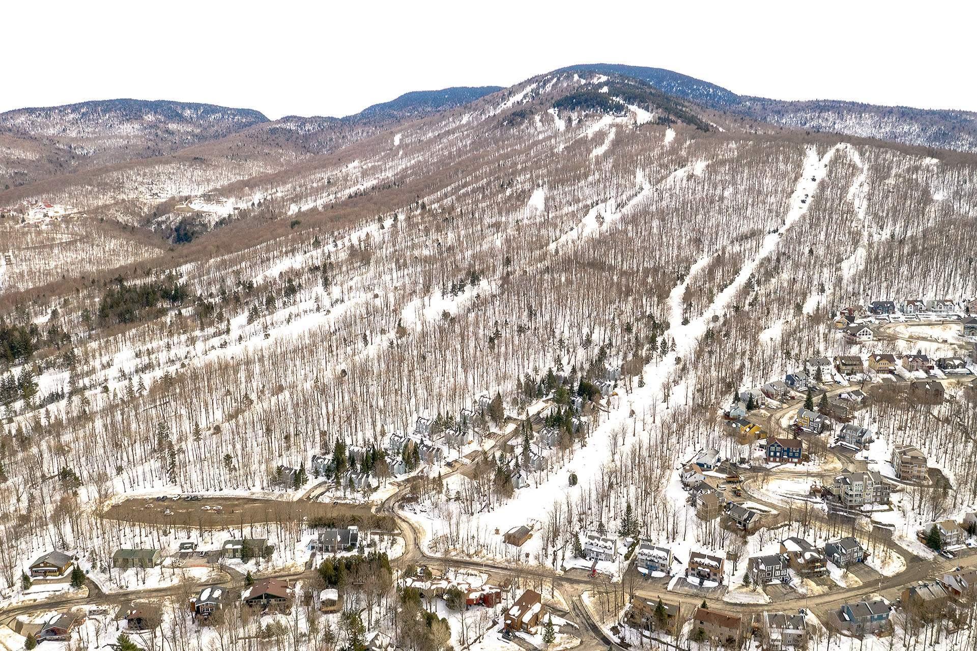 









144

 - 146


Place de l'Edelweiss

,
Sutton,




QC
J0E2K0

