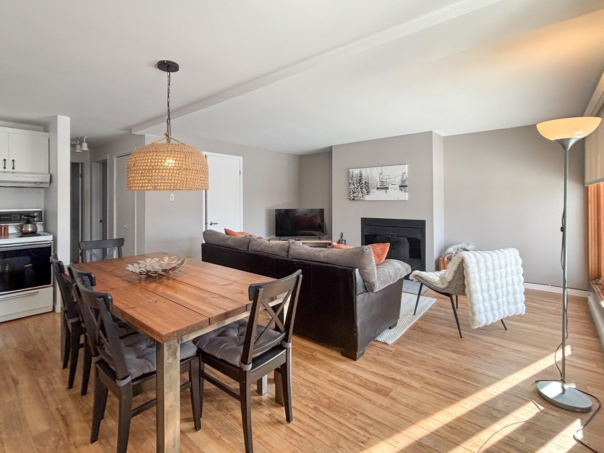 









144

 - 146


Place de l'Edelweiss

,
Sutton,




QC
J0E2K0

