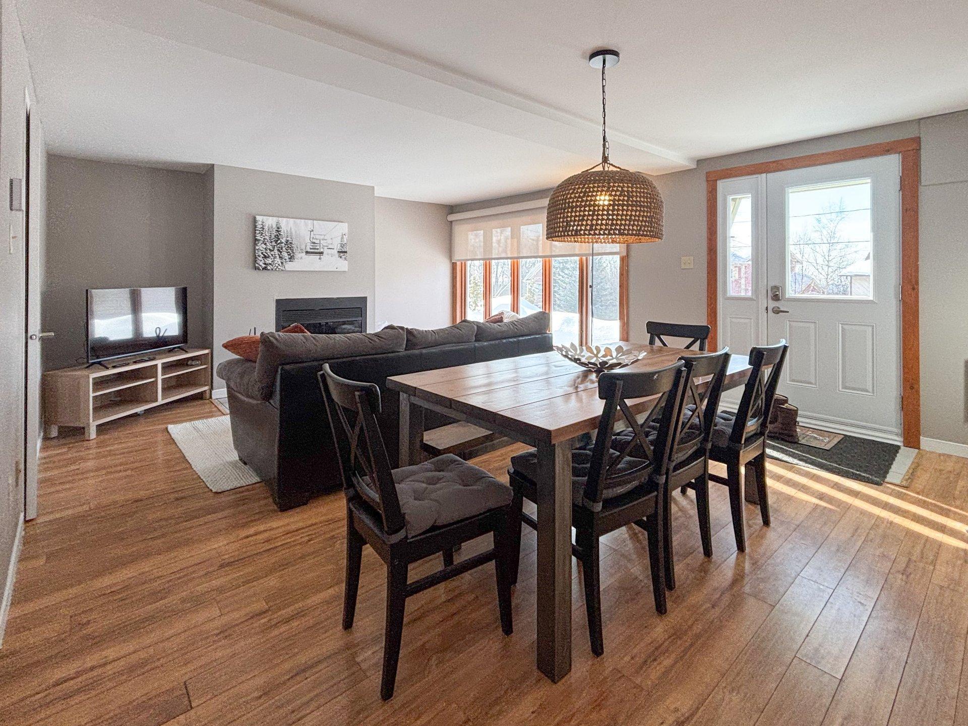 









144

 - 146


Place de l'Edelweiss

,
Sutton,




QC
J0E2K0

