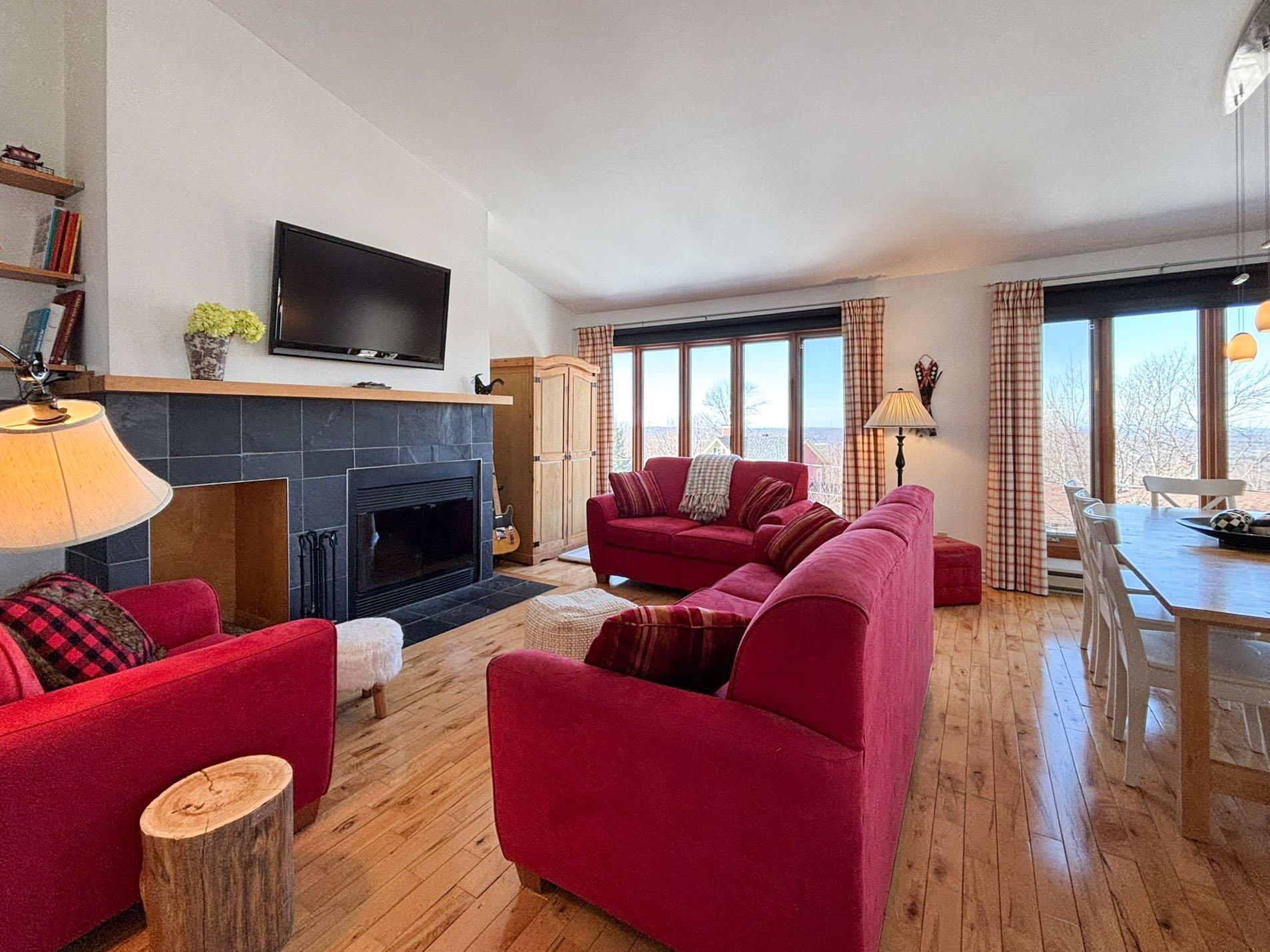 









144

 - 146


Place de l'Edelweiss

,
Sutton,




QC
J0E2K0


