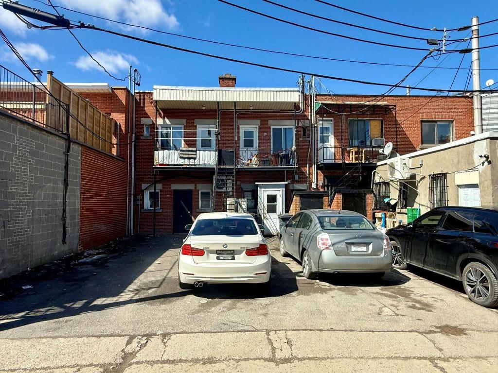 









550

 - 556


Rue Jarry O.

,
Montréal (Villeray/Saint-Michel/Parc-Extension),




QC
H3N1E9

