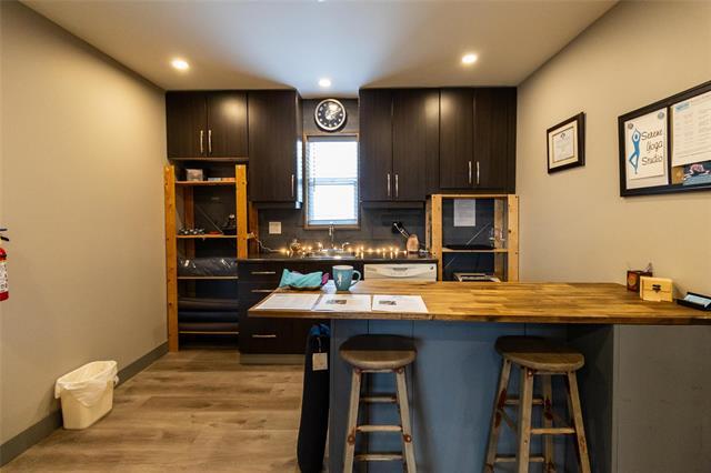 









485


St Anne's

RD,
Winnipeg,




MB
R2M 3E2

