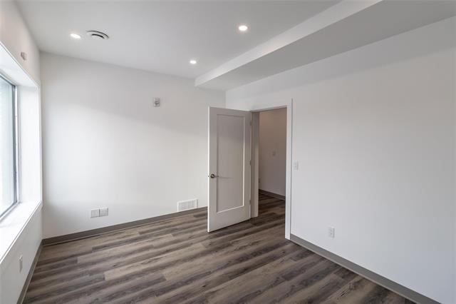 









485


St Anne's

RD,
Winnipeg,




MB
R2M 3E2

