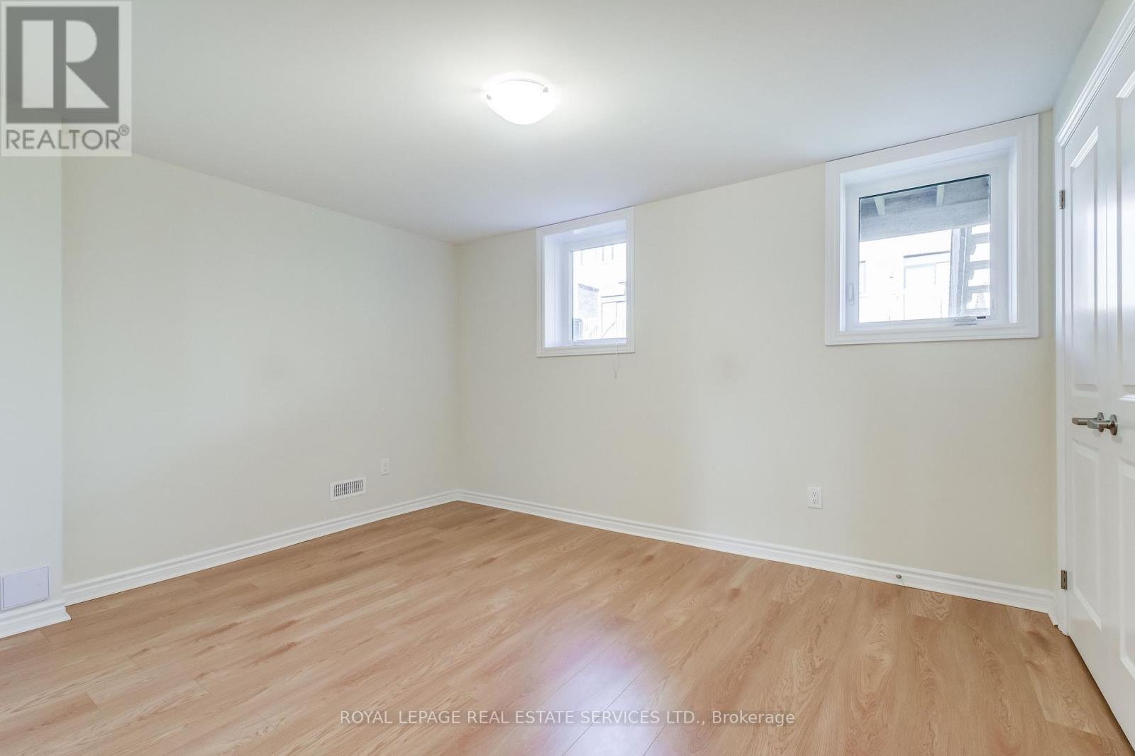 












1387 ALMONTE DRIVE

,
Burlington,




Ontario
L7P0V6


