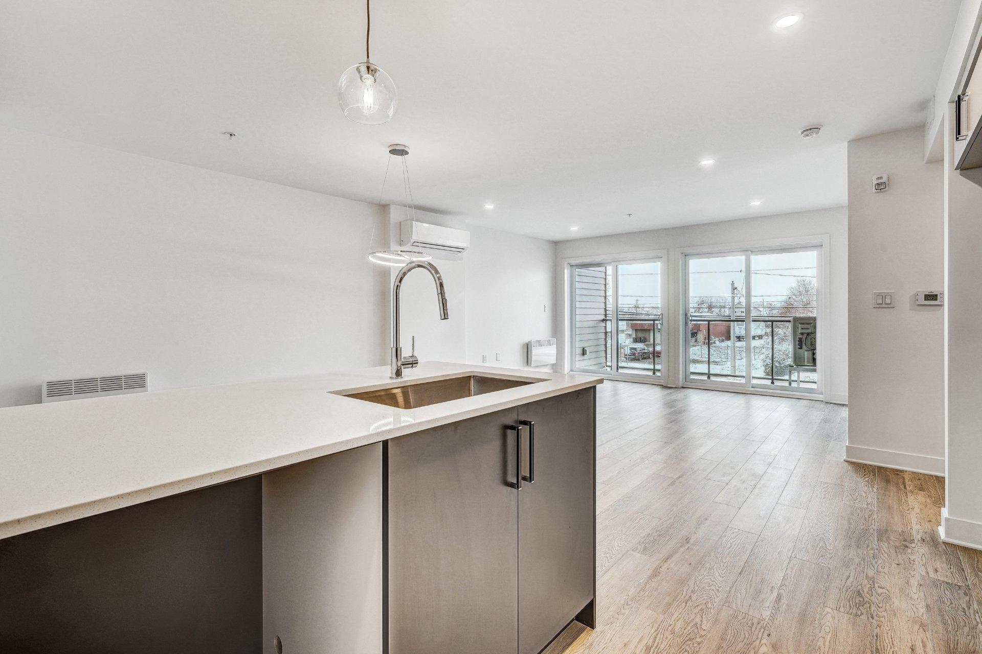 









689


Boul. St-Jean-Baptiste

, 213,
Mercier,




QC
J6R1G3

