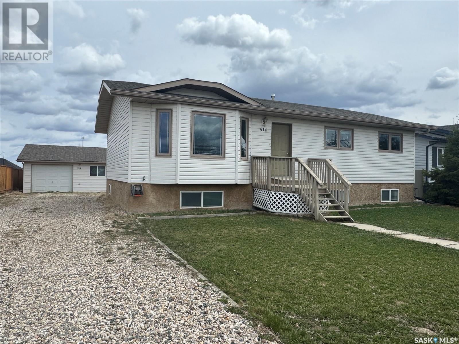 












514 Macmillian STREET

,
Hudson Bay,




Saskatchewan
S0E0Y0

