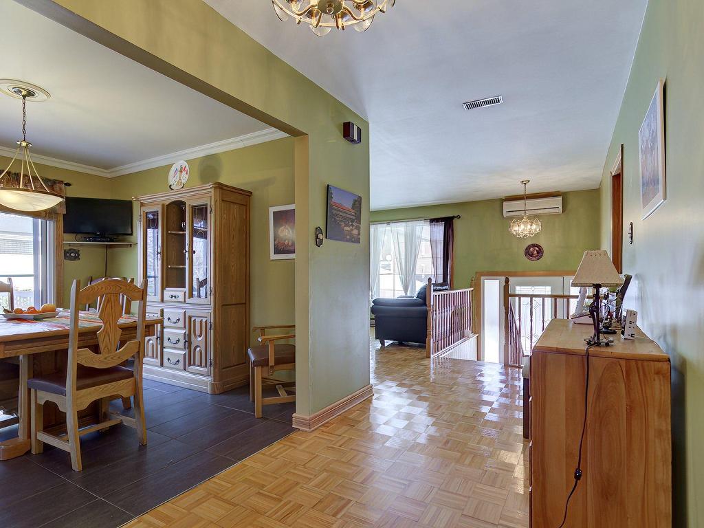 









1560


Rue Trépanier

,
Laval (Chomedey),




QC
H7W3G7

