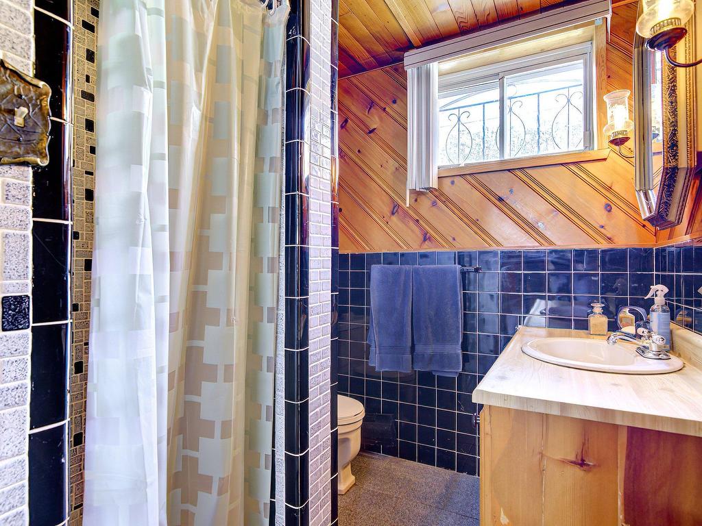 









1560


Rue Trépanier

,
Laval (Chomedey),




QC
H7W3G7

