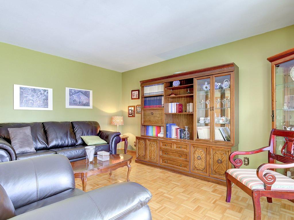









1560


Rue Trépanier

,
Laval (Chomedey),




QC
H7W3G7

