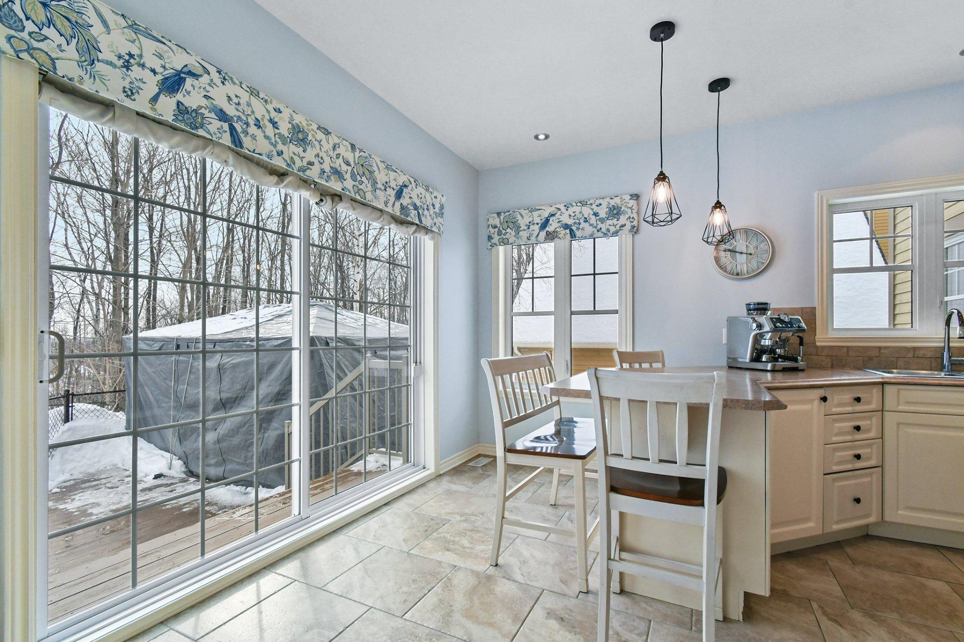 









381


Rue des Eaux-Vives

,
Saint-Jérôme,




QC
J7Y4N6


