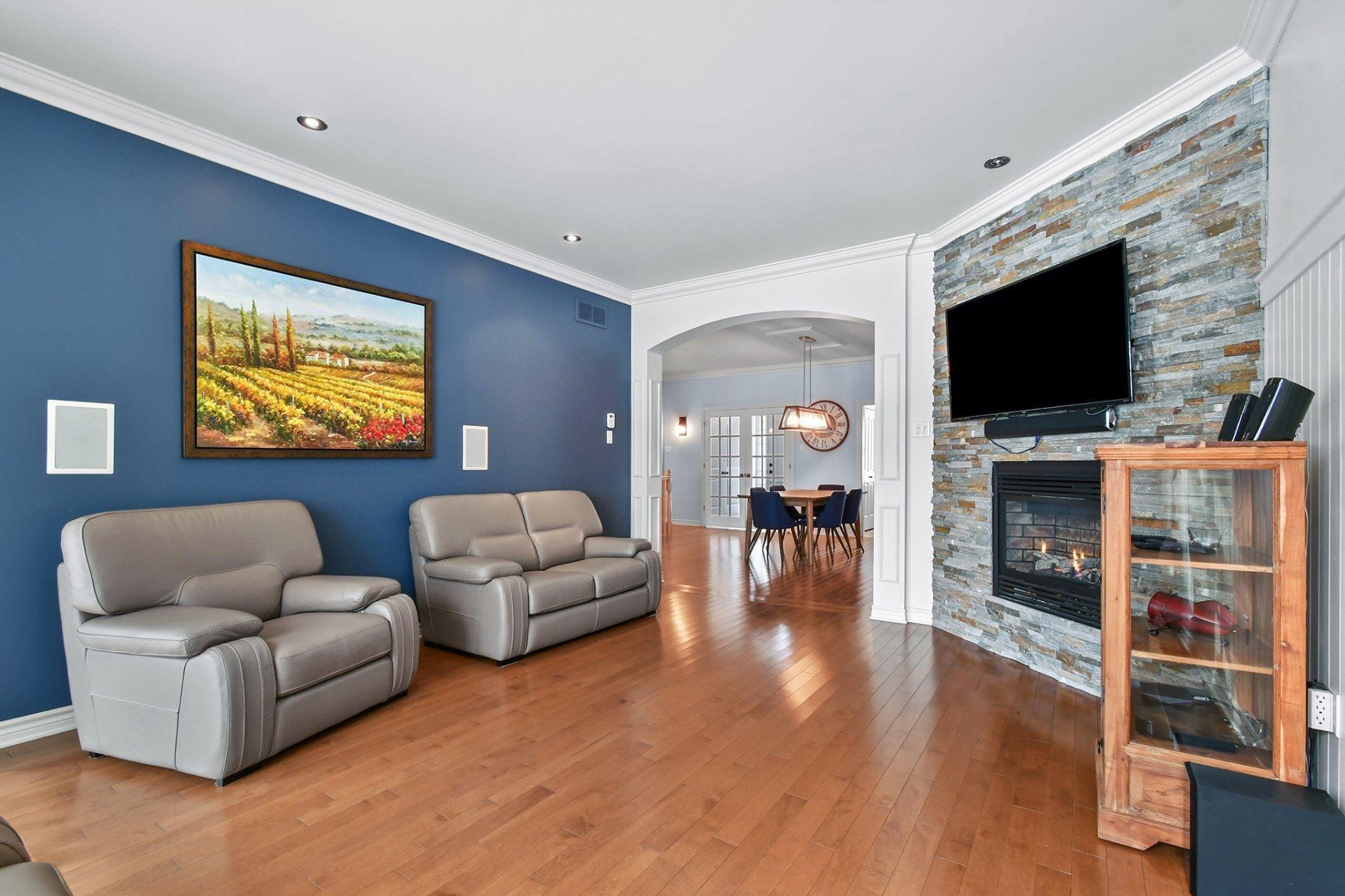 









381


Rue des Eaux-Vives

,
Saint-Jérôme,




QC
J7Y4N6

