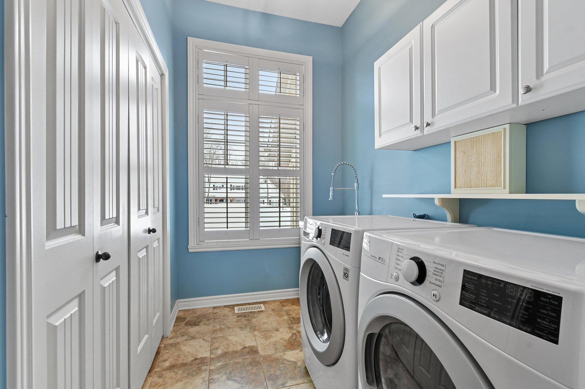 









381


Rue des Eaux-Vives

,
Saint-Jérôme,




QC
J7Y4N6

