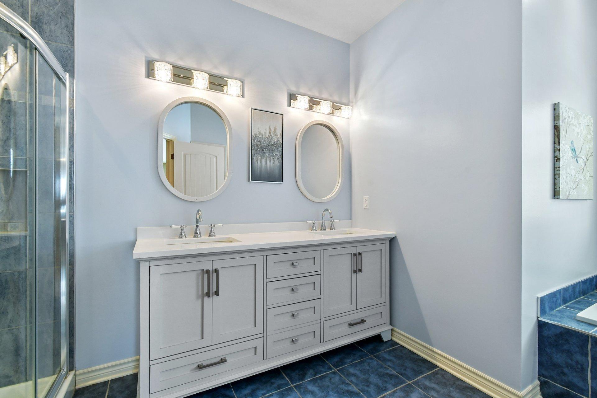









381


Rue des Eaux-Vives

,
Saint-Jérôme,




QC
J7Y4N6

