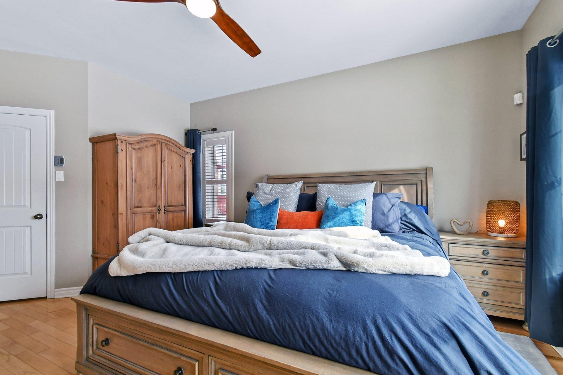 









381


Rue des Eaux-Vives

,
Saint-Jérôme,




QC
J7Y4N6

