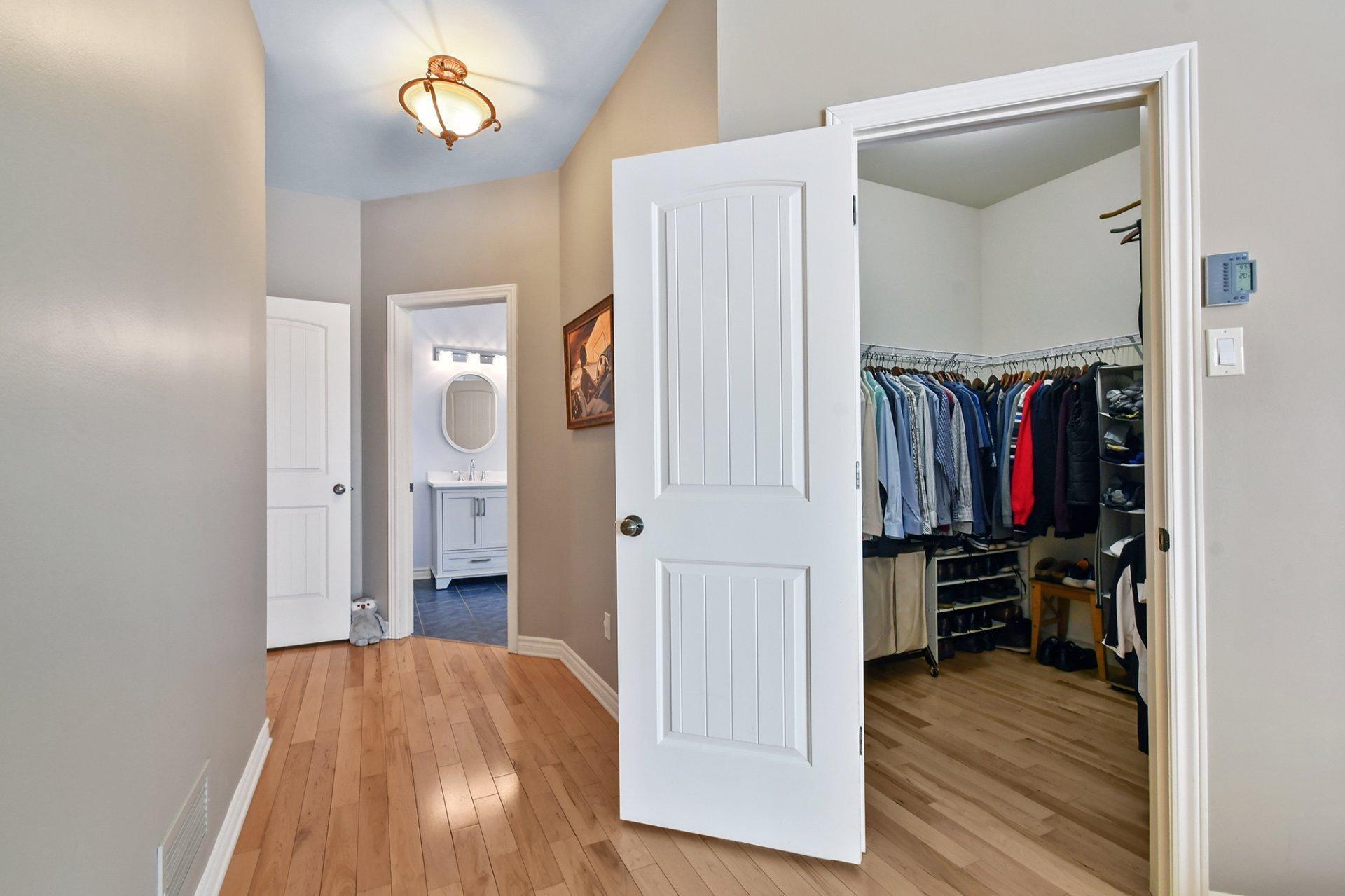 









381


Rue des Eaux-Vives

,
Saint-Jérôme,




QC
J7Y4N6

