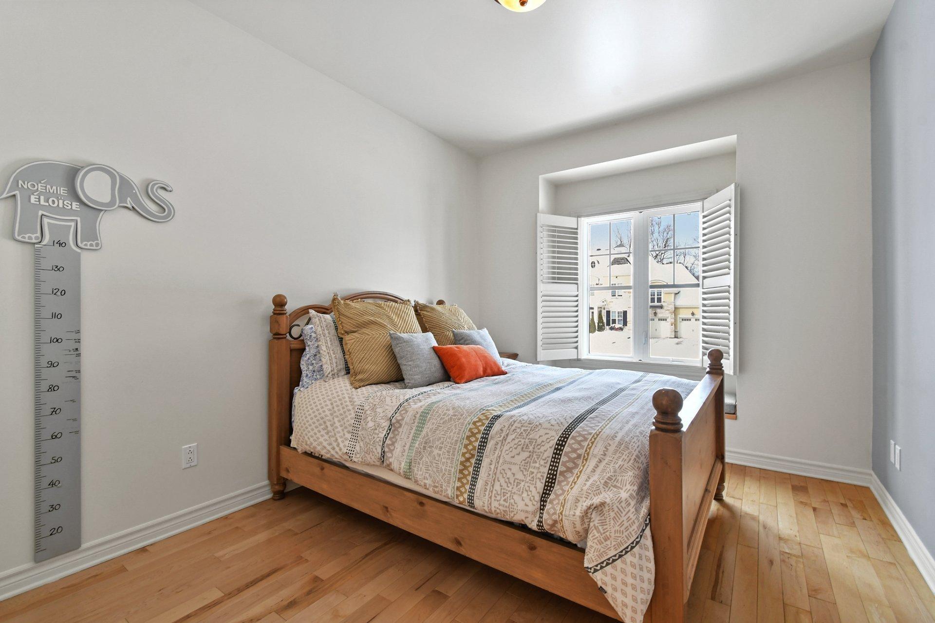 









381


Rue des Eaux-Vives

,
Saint-Jérôme,




QC
J7Y4N6

