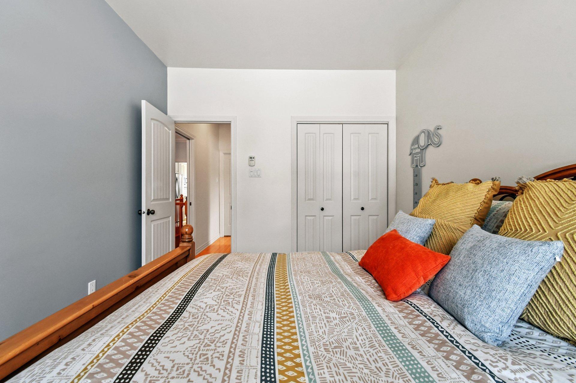 









381


Rue des Eaux-Vives

,
Saint-Jérôme,




QC
J7Y4N6

