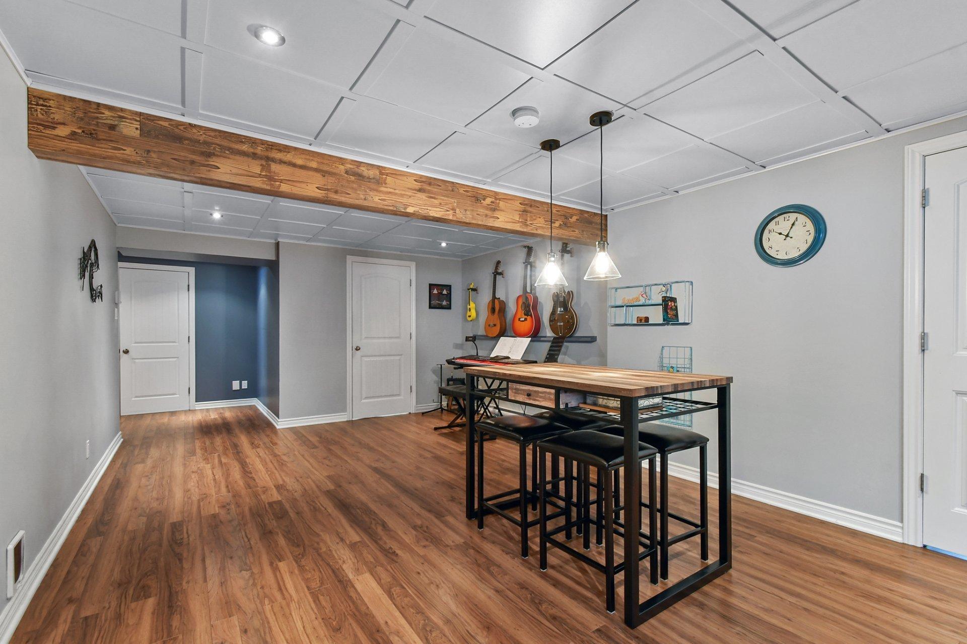 









381


Rue des Eaux-Vives

,
Saint-Jérôme,




QC
J7Y4N6

