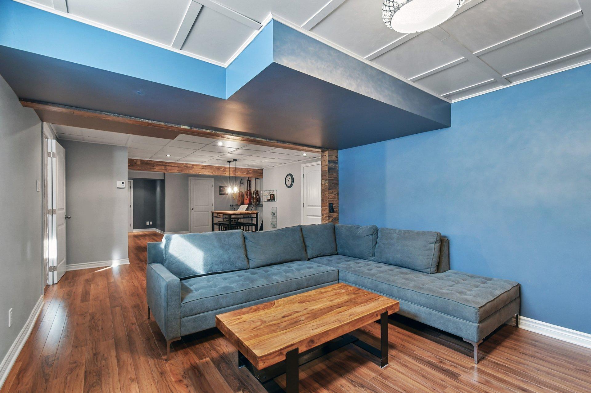 









381


Rue des Eaux-Vives

,
Saint-Jérôme,




QC
J7Y4N6

