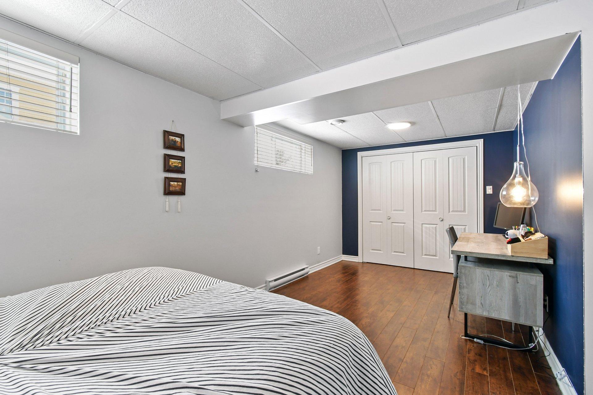 









381


Rue des Eaux-Vives

,
Saint-Jérôme,




QC
J7Y4N6

